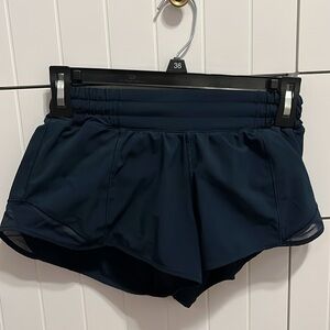 Navy hotty hots 2.5 in size 4